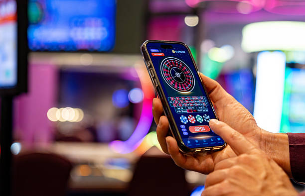 Fortune Mouse game interface on qjoker mobile showing multiplier and cash-out button